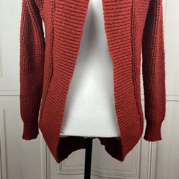 Red fuzzy cardigan 🖤 - Picture 4 of 12